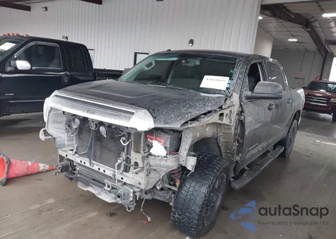 2016 Toyota Tundra Sr5 5.7L V8 z USA, uszkodzony, nr VIN 5TFEW5F13GX204536